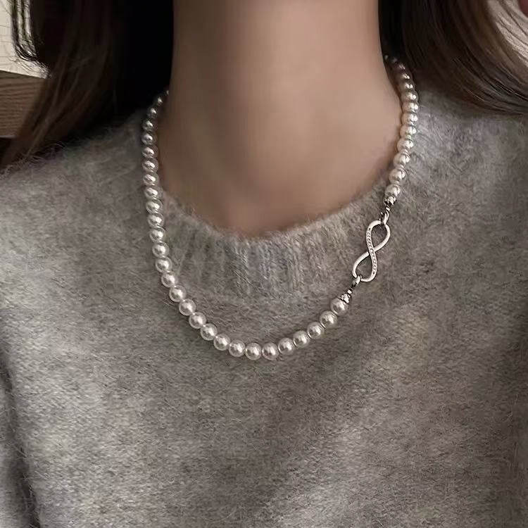 Layered pearl necklace – the perfect accessory for evening gowns at banquets, parties and formal dinners.