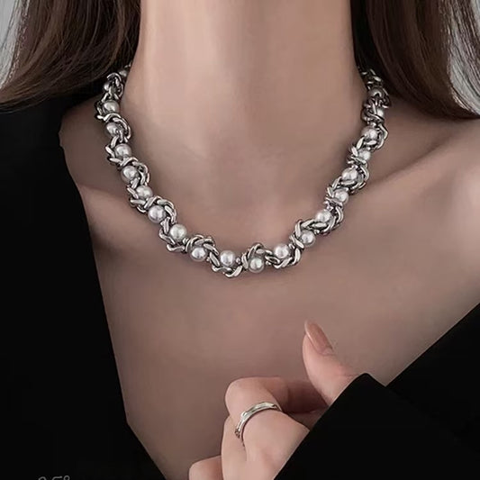 Unique, stylish, and niche pearl necklaces