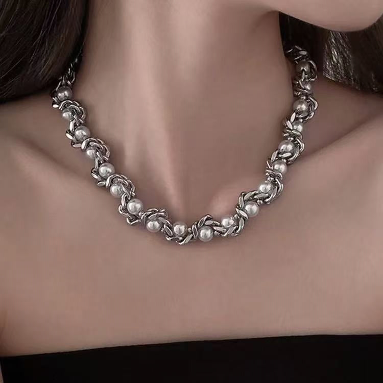 Unique, stylish, and niche pearl necklaces