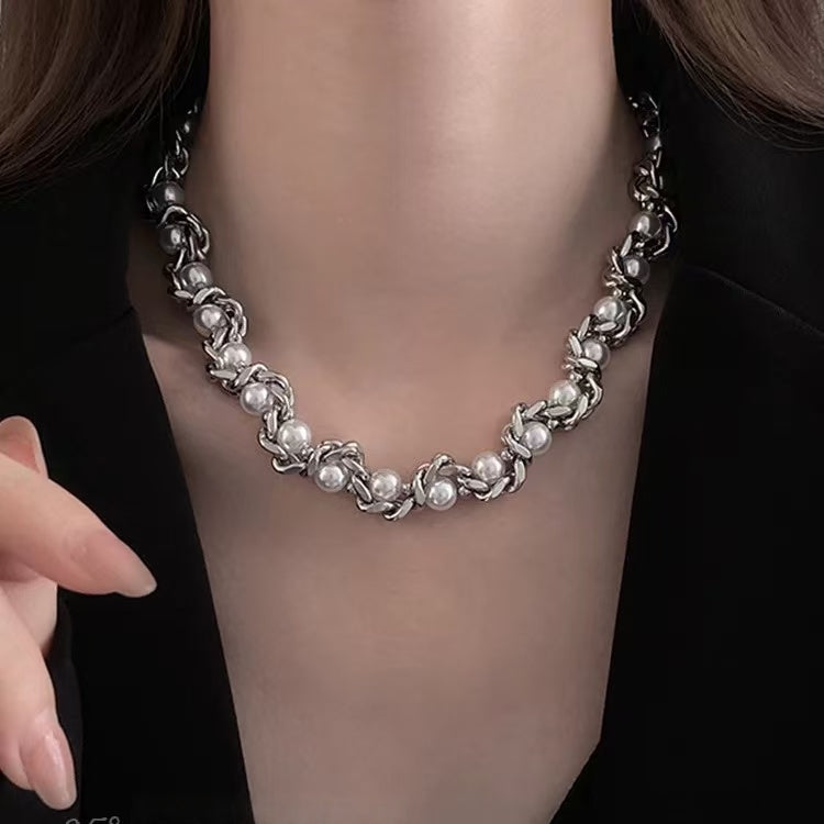 Unique, stylish, and niche pearl necklaces