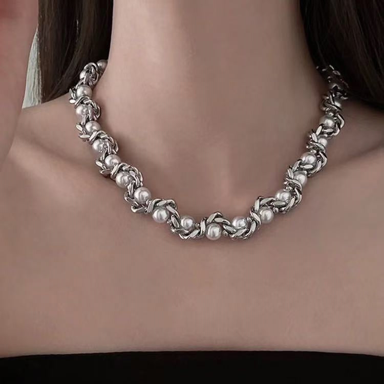 Unique, stylish, and niche pearl necklaces
