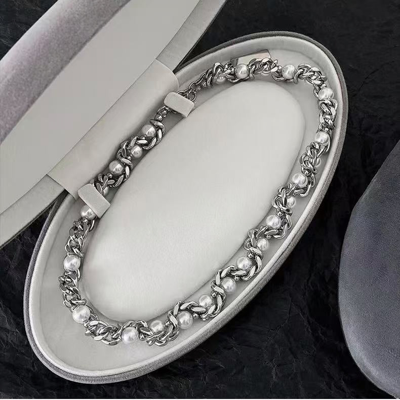 Unique, stylish, and niche pearl necklaces