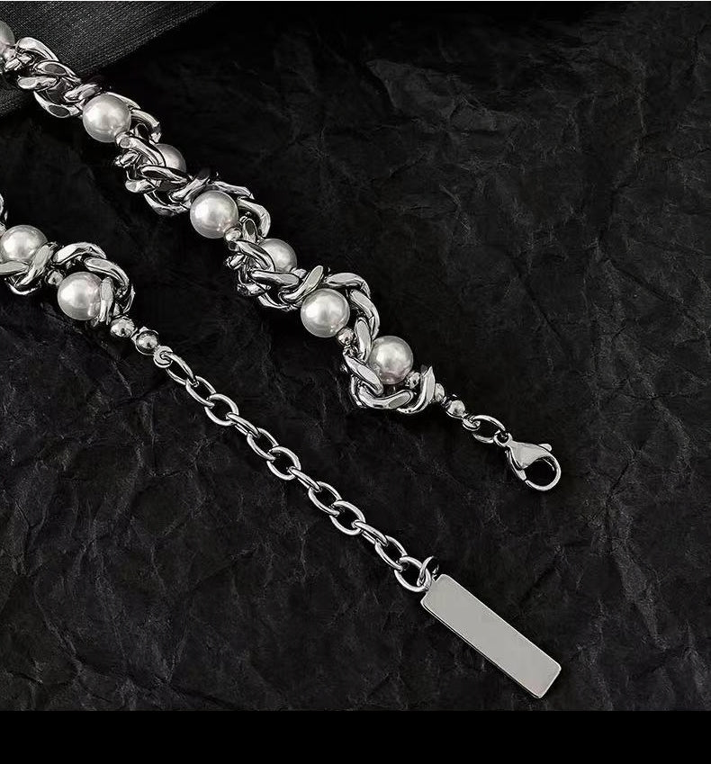 Unique, stylish, and niche pearl necklaces