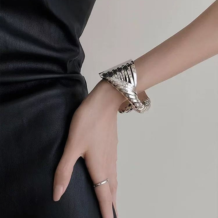 Cross-Wrapped Metal Open-Faced Bracelet: Stylish and Elegant Arm Band