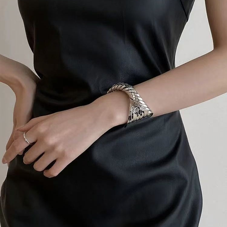 Cross-Wrapped Metal Open-Faced Bracelet: Stylish and Elegant Arm Band