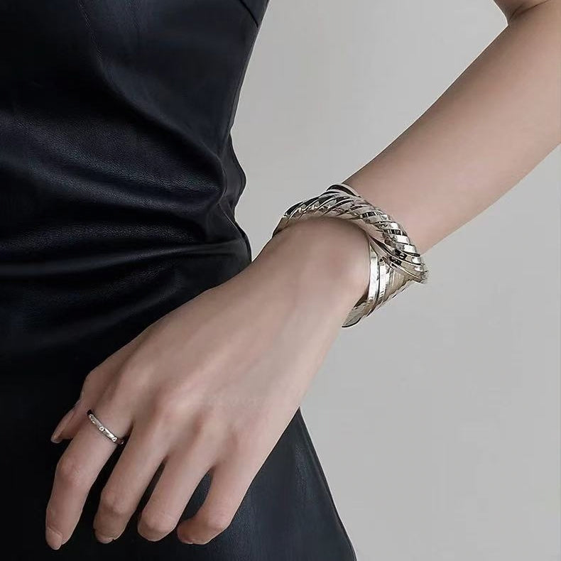 Cross-Wrapped Metal Open-Faced Bracelet: Stylish and Elegant Arm Band