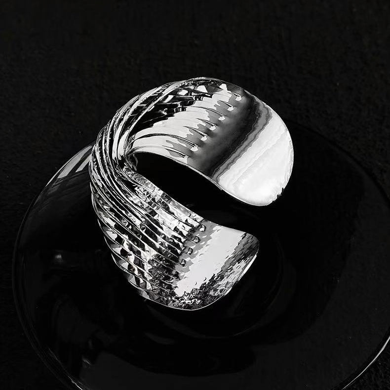 Cross-Wrapped Metal Open-Faced Bracelet: Stylish and Elegant Arm Band