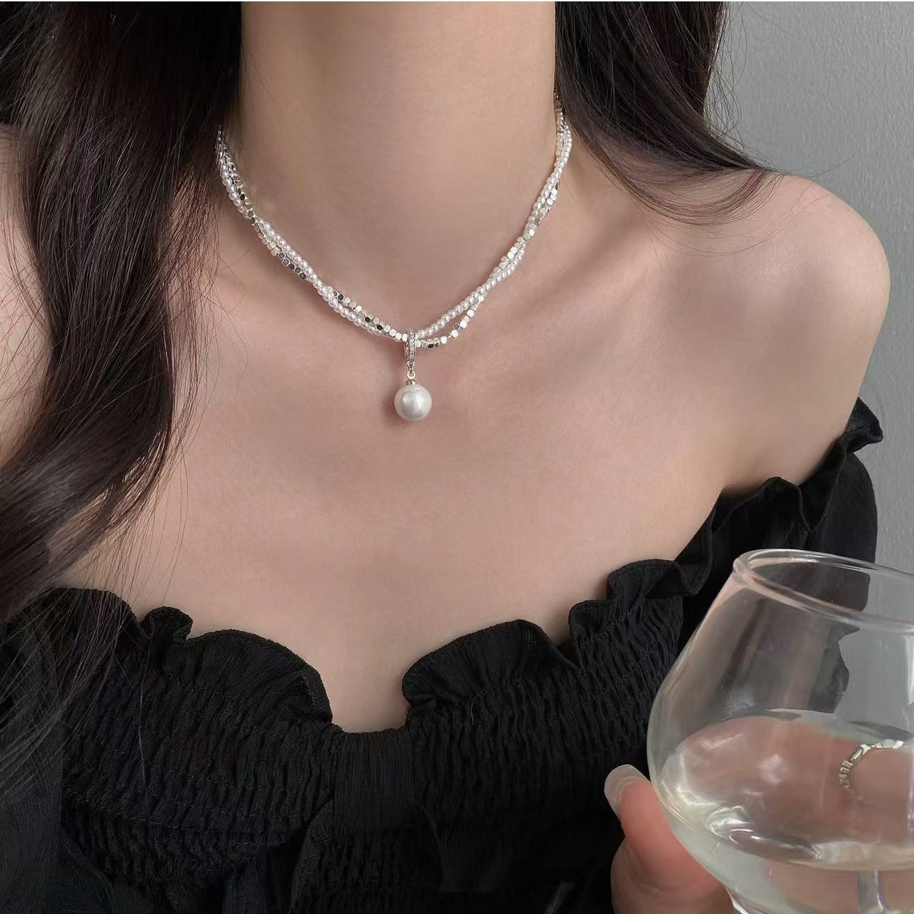 Irregular Twisted Chain Pearl Pendant Necklace | Elegant Minimal Luxury Jewelry