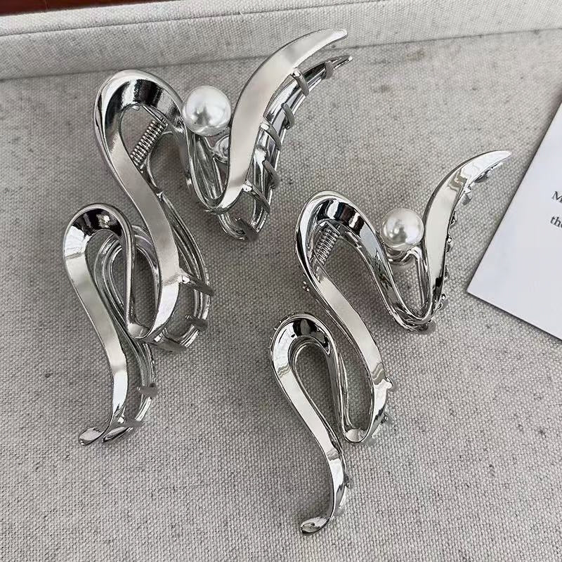 Designer Wavy Pearl Hair Claw Clip | Large Capacity Luxury Hair Accessory