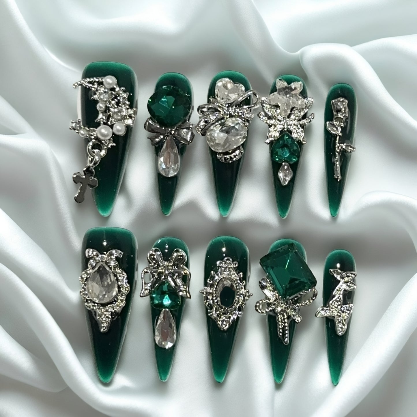 【EMERALD GREEN LONG STILETTO】Luxury Diamonds Sparkle Princess Nails needlepoint  Handmade Press on Nail Nail Art
