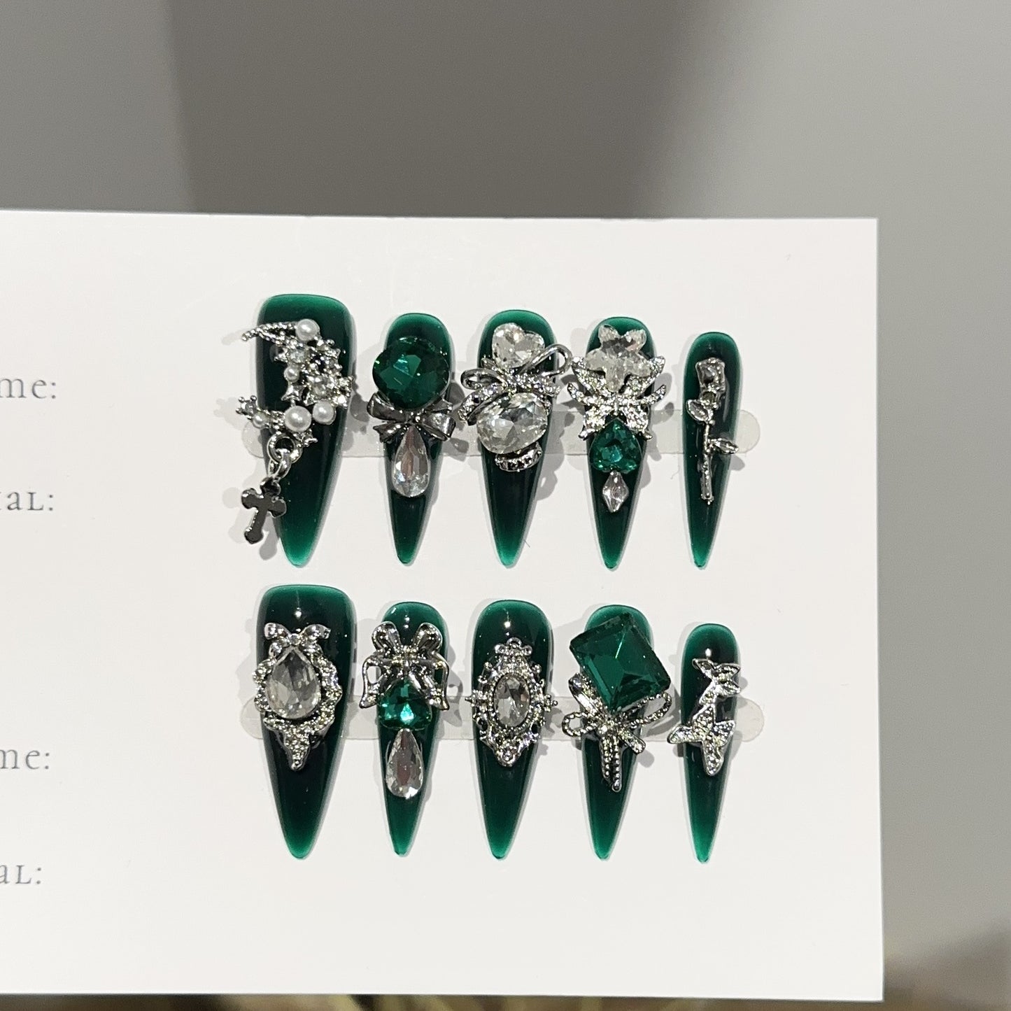 【EMERALD GREEN LONG STILETTO】Luxury Diamonds Sparkle Princess Nails needlepoint  Handmade Press on Nail Nail Art